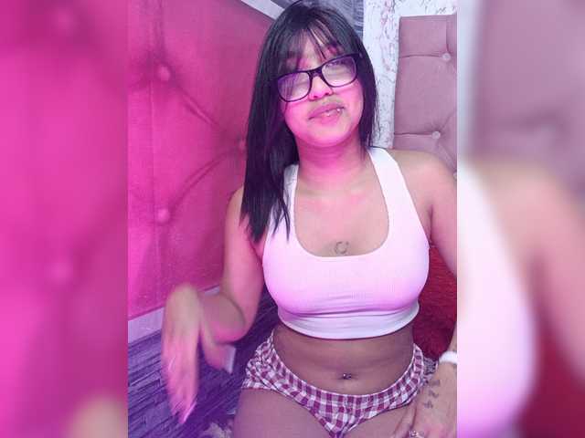 IsaAkerman live cam on BongaCams