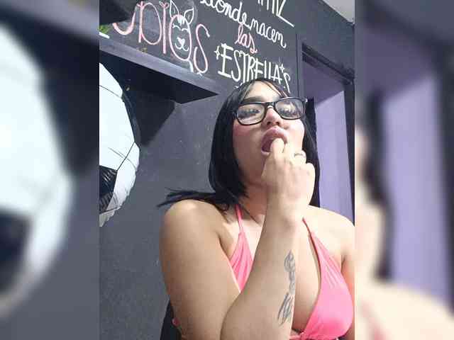 IsaAkerman Live Webcam on BongaCams
