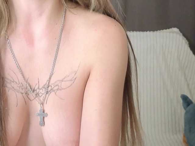MilenaRizeeen live cam on BongaCams