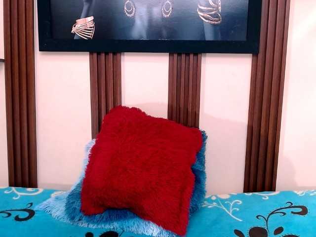 skinnymedium526 live cam on BongaCams