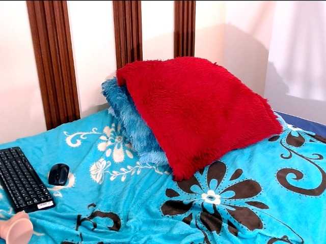 skinnymedium526 live cam on BongaCams