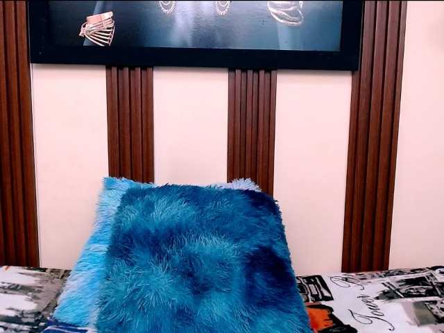 skinnymedium526 live webcam show