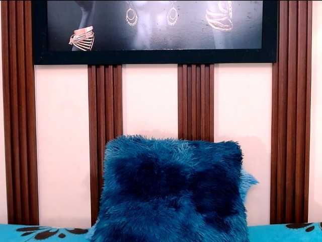 skinnymedium526 live cam on BongaCams