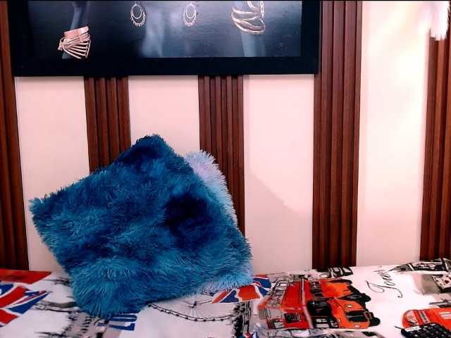 skinnymedium526 live cam on BongaCams