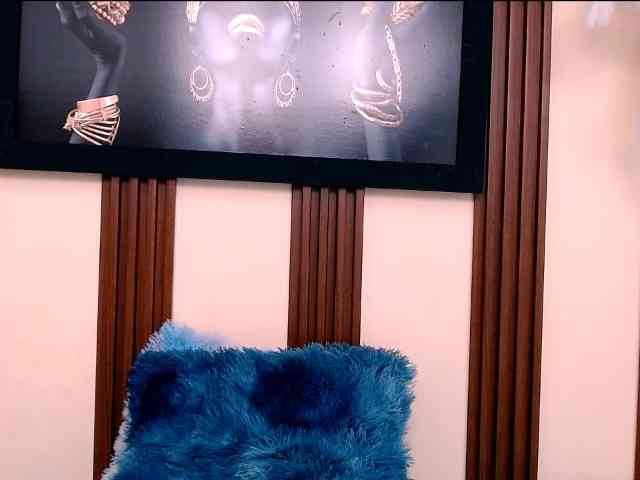 skinnymedium526's live room