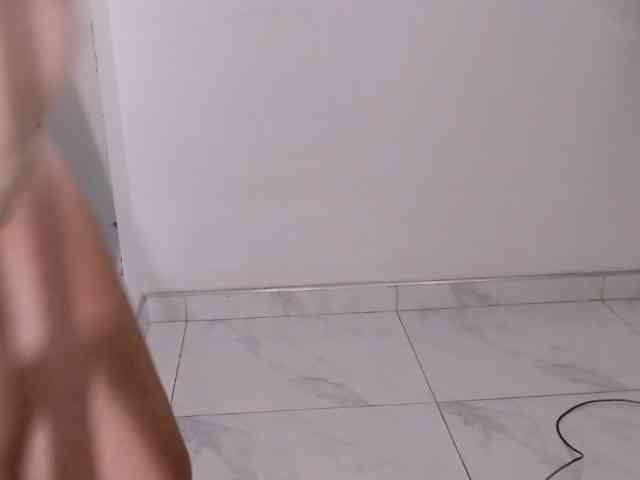skinnymedium526