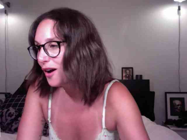 Annmarieferrara's cam show statistics and live stream
