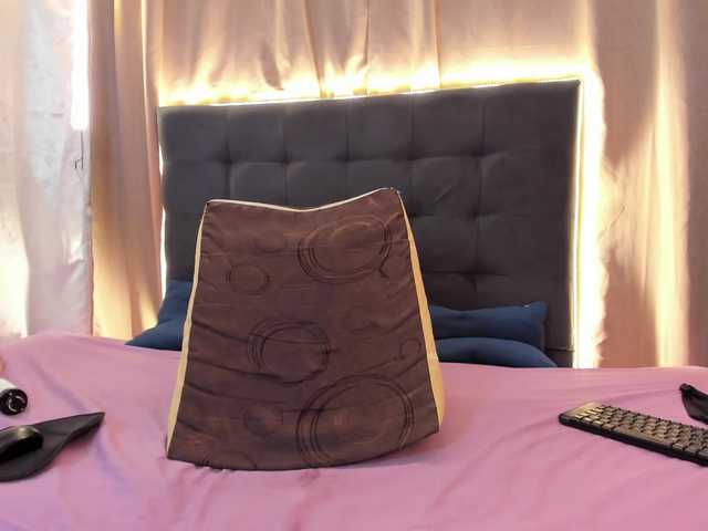 Delilah-85 live webcam show