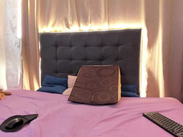 Delilah-85 live webcam show