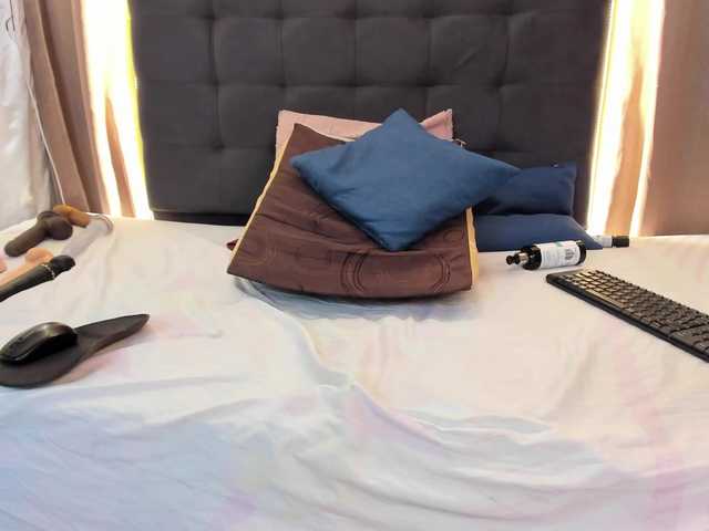Delilah-85 live webcam show