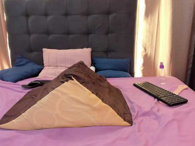 Delilah-85 live webcam show