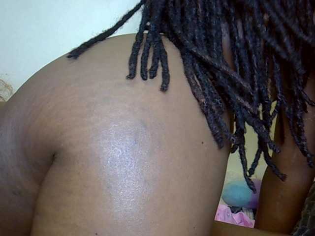 Sluttydivas123 live webcam show
