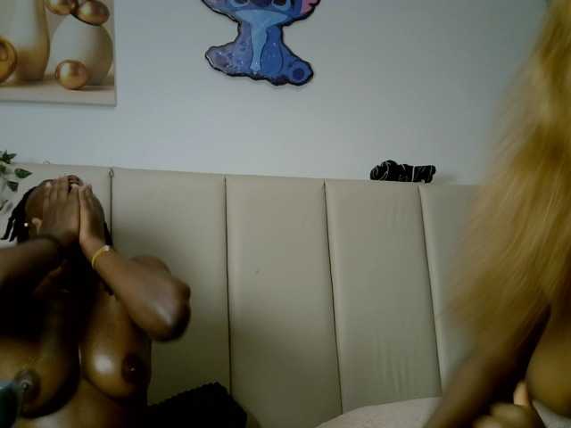 Sluttydivas123 live cam on BongaCams