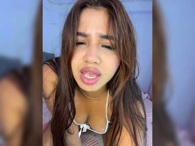 Bellarouxxx live cam on BongaCams