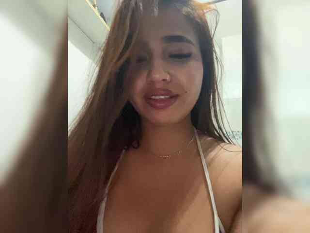 Bellarouxxx webcam
