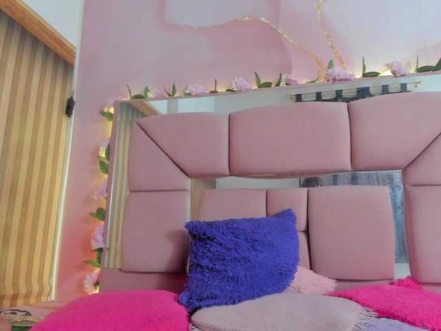 milagrace1 live cam on BongaCams