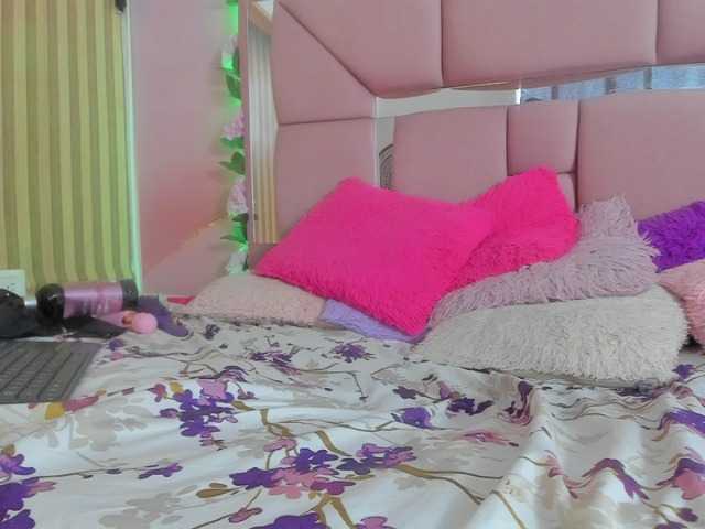 milagrace1 live cam on BongaCams