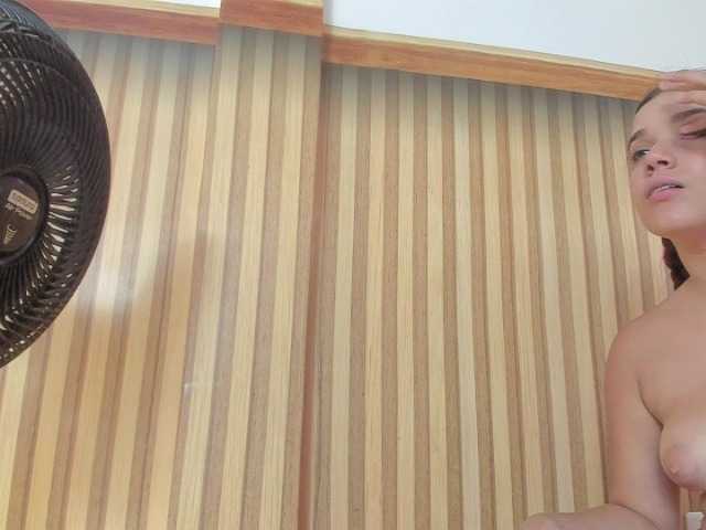 milagrace1 live cam on BongaCams