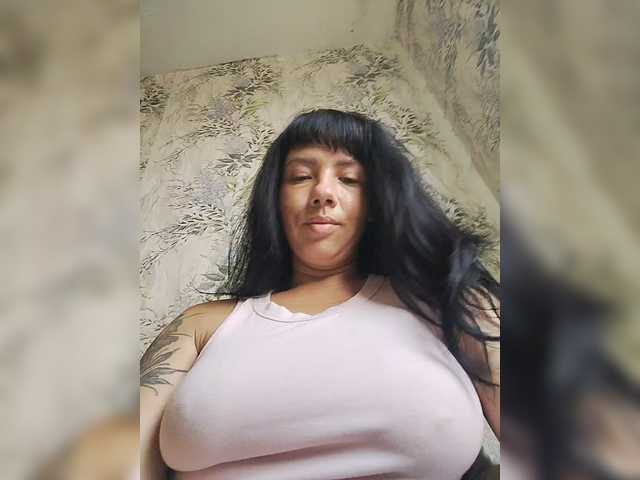 Karina-25a live cam on BongaCams