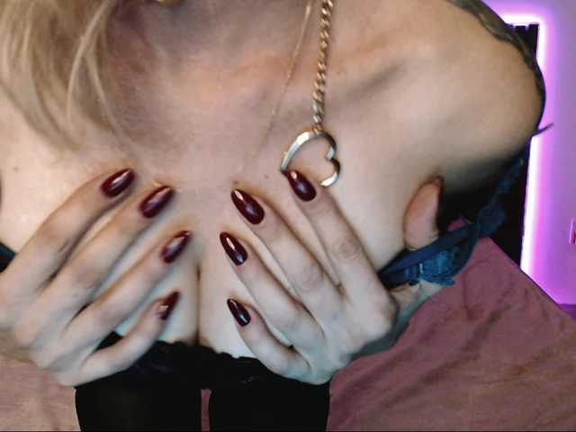 RonaRichi live cam on BongaCams