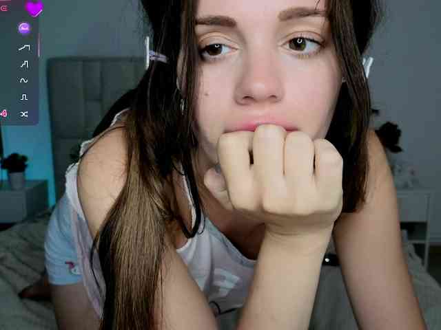 Little-kitticat's cam show statistics and live stream