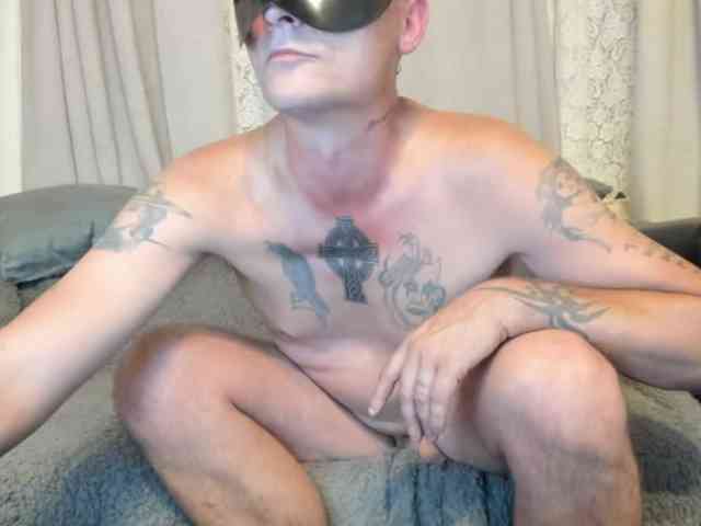 Model: MrMrsNobody1