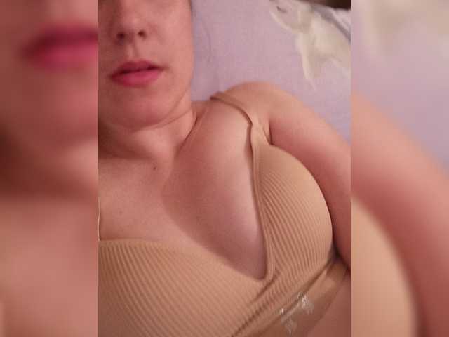 Ilona-9 live cam on BongaCams