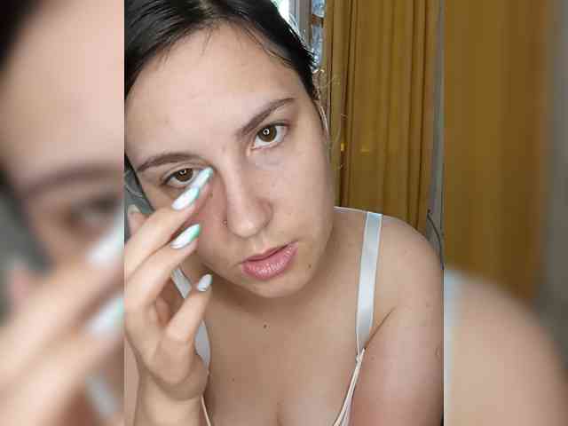Ilona3433 webcam