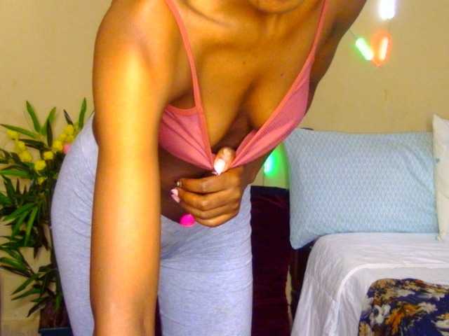 Gladwell live cam on BongaCams