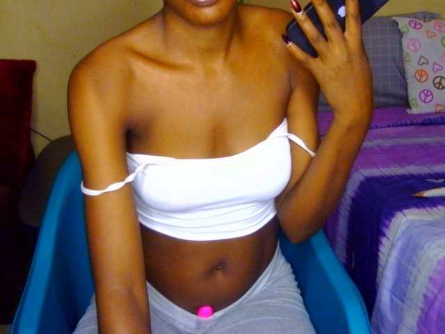 Gladwell live cam on BongaCams