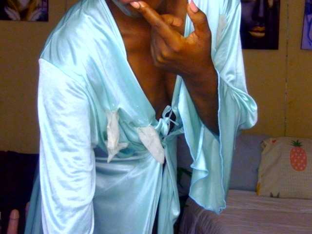 Gladwell live cam on BongaCams