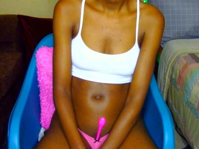 Gladwell live cam on BongaCams