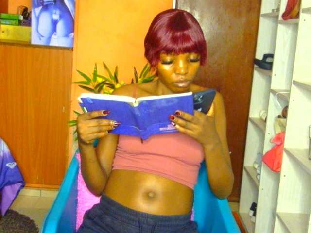 Gladwell live cam on BongaCams