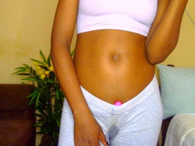 Gladwell live cam on BongaCams