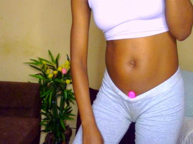 Gladwell live cam on BongaCams