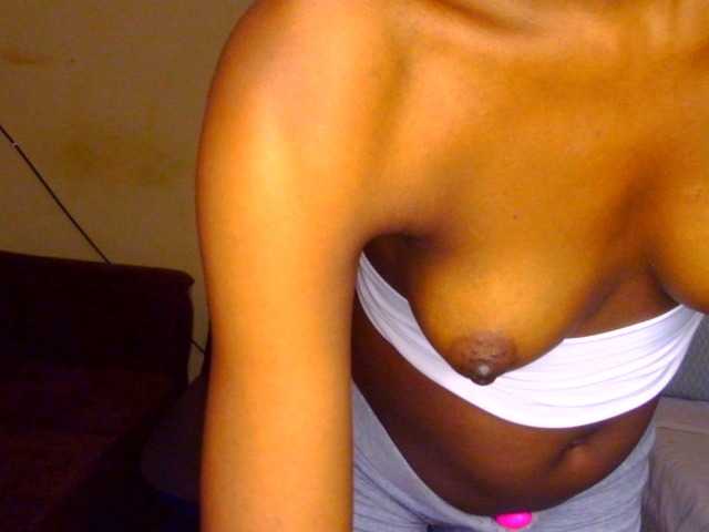 Gladwell live cam on BongaCams