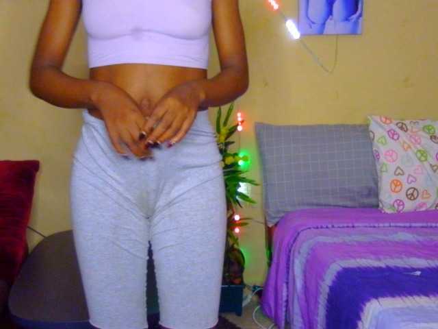 Gladwell live cam on BongaCams