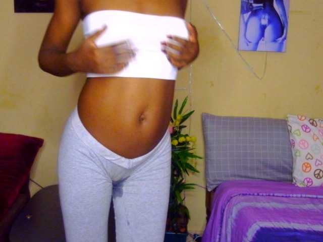 Gladwell live cam on BongaCams