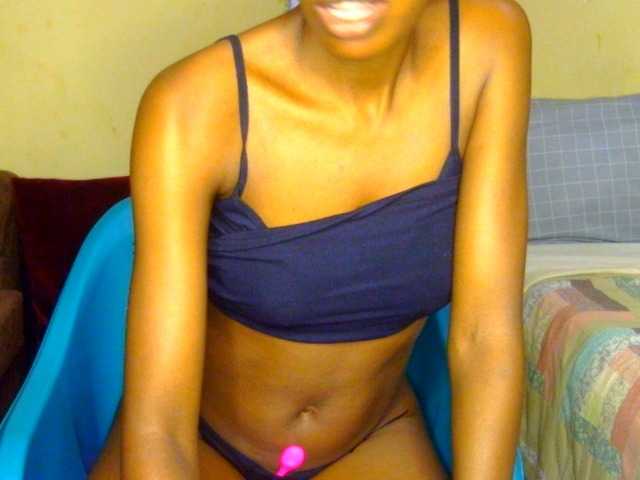 Gladwell live cam on BongaCams