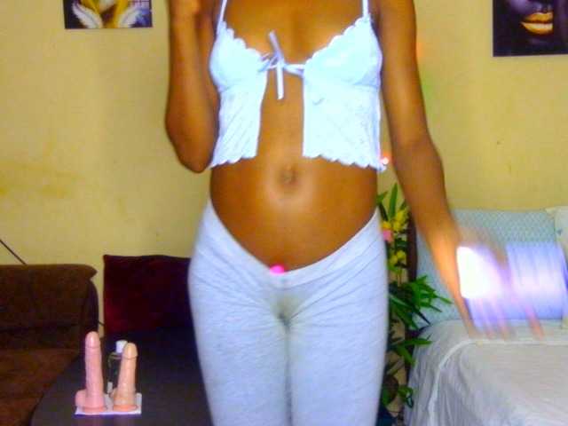 Gladwell live cam on BongaCams
