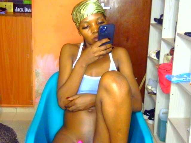 Gladwell live cam on BongaCams