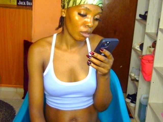 Gladwell live cam on BongaCams