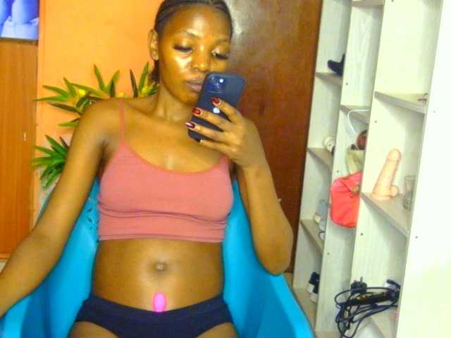 Gladwell live cam on BongaCams
