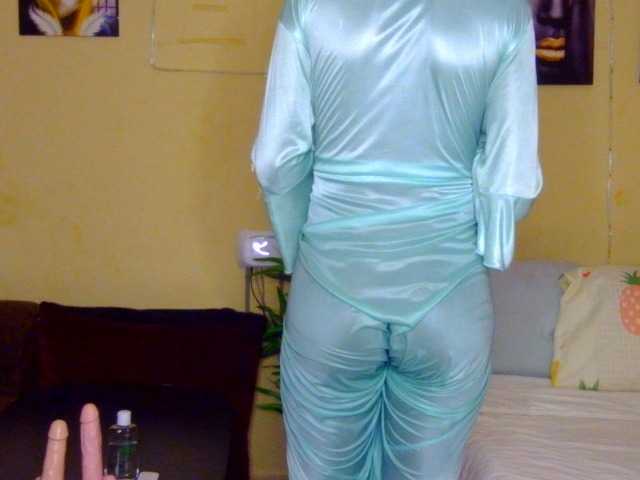 Gladwell live cam on BongaCams