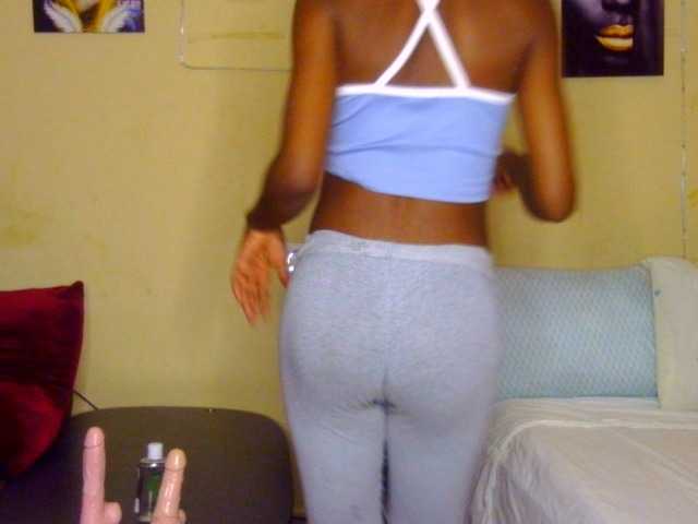 Gladwell live cam on BongaCams