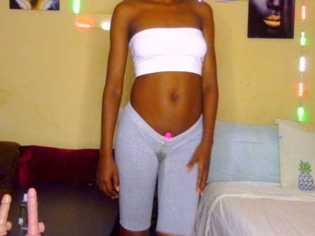 Gladwell live cam on BongaCams