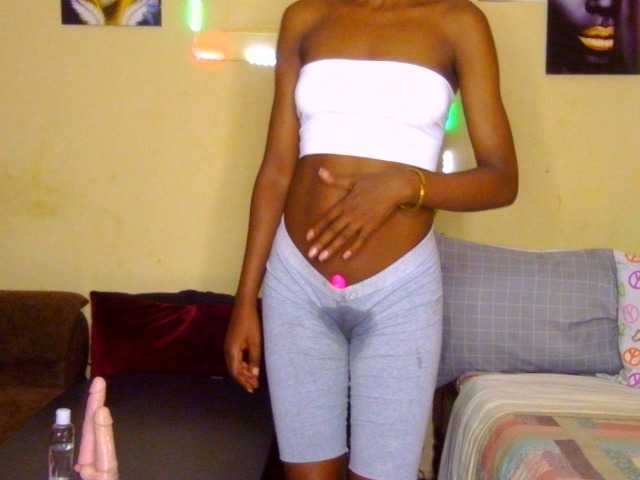 Gladwell live cam on BongaCams
