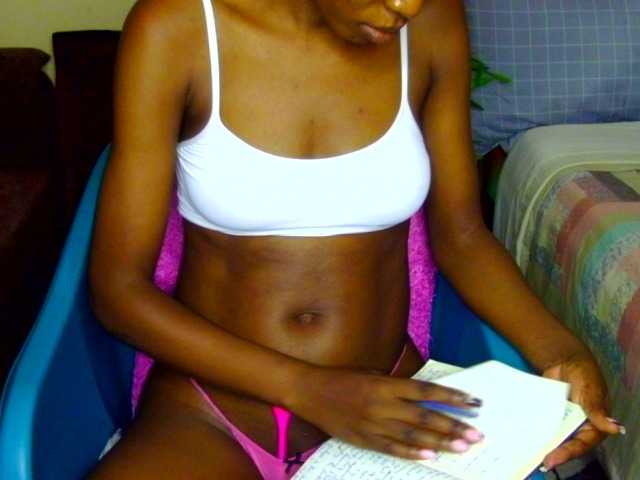 Gladwell live cam on BongaCams