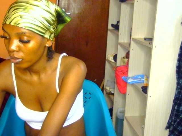 Gladwell live cam on BongaCams