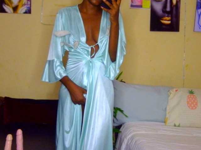 Gladwell live cam on BongaCams